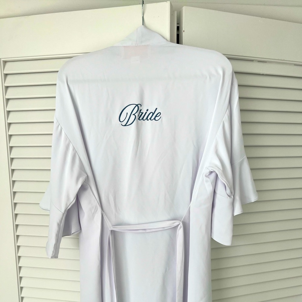 Brides Robe - Picture 2 of 4